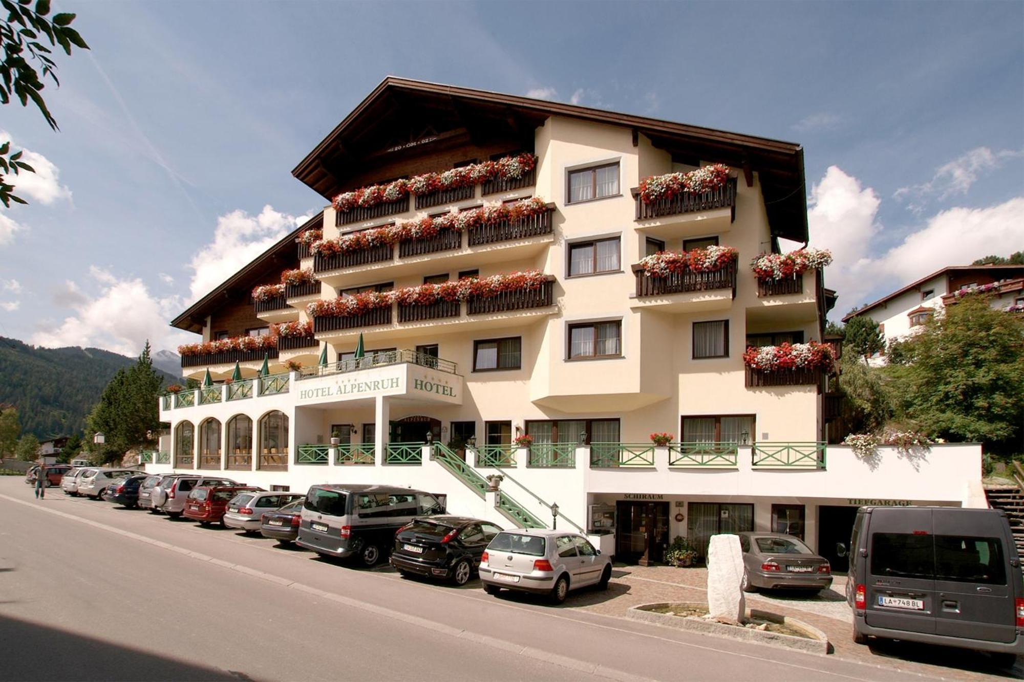 Hotel Garni Alpenruh-Micheluzzi ザーファウス エクステリア 写真