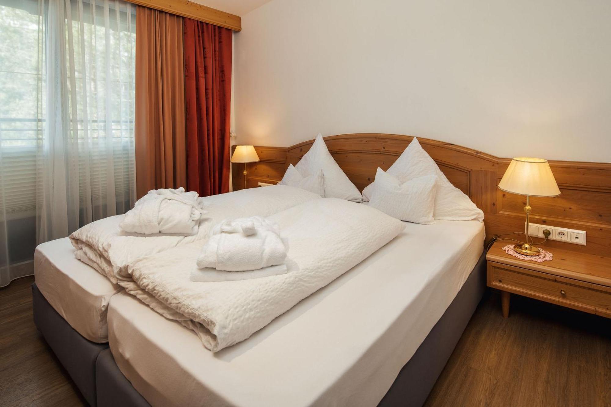 Hotel Garni Alpenruh-Micheluzzi ザーファウス エクステリア 写真