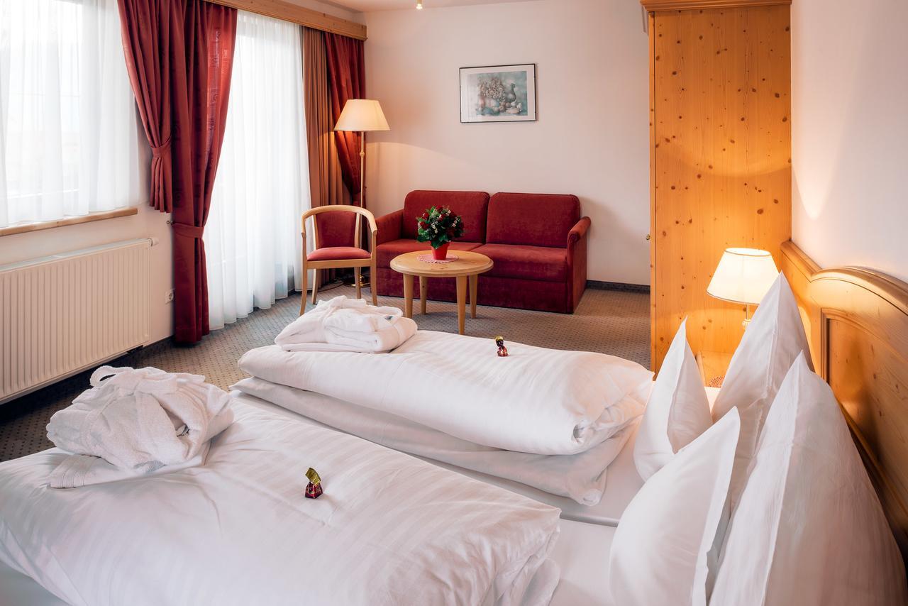 Hotel Garni Alpenruh-Micheluzzi ザーファウス エクステリア 写真